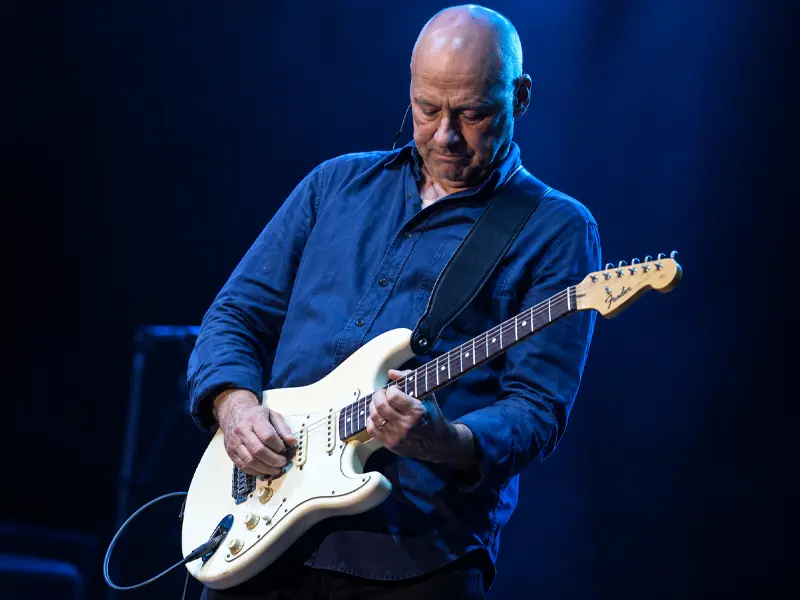 Gitarist met elektrische gitaar