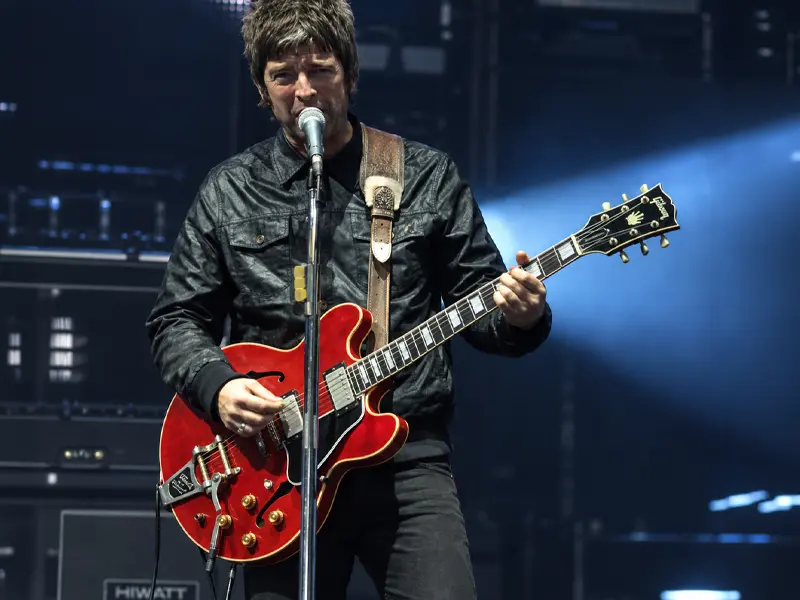 Semi-akoestische semi-hollow elektrische gitaar