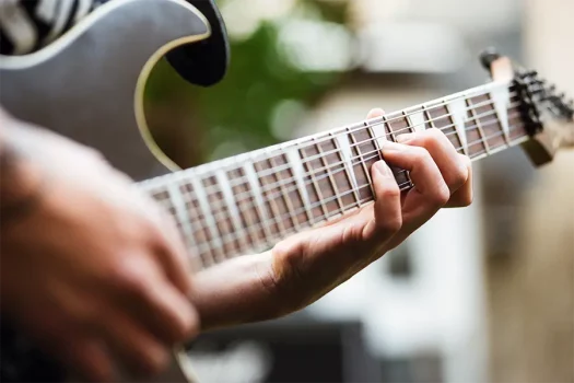 guitar-training-studio-pexels-mati-4893861